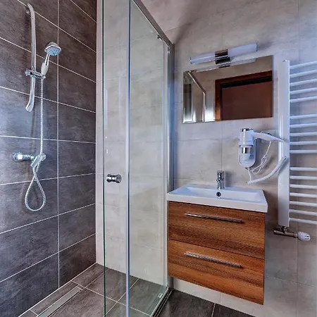 Lazon * Pavčina Lehota